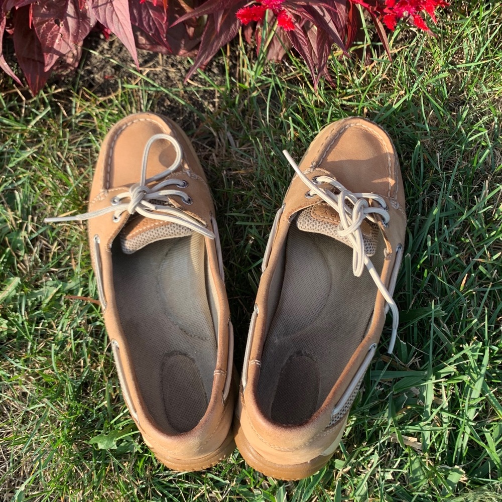 SPERRY TOP SIDER BOAT SHOES Beige SIZE 8. Excellent Condition. Leather